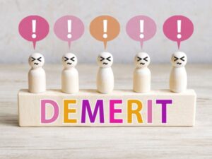 ショックな顔をした人形とDEMERIT
