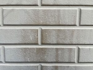 汚れの見え方は色だけでは決まらない